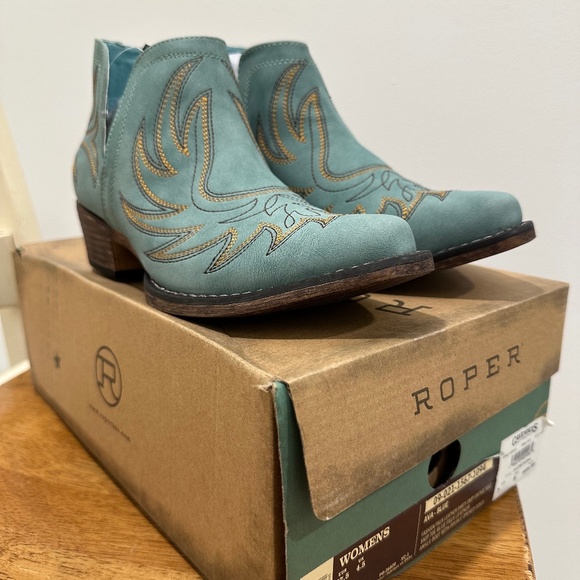 NWT Roper Womens Blue Faux Leather Ava Western Size 7 Ankle Boots - Picture 1 of 6